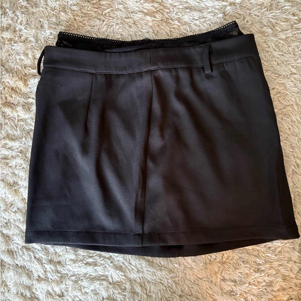 BRAND NEW W TAGS classy mini skirt with lace trim